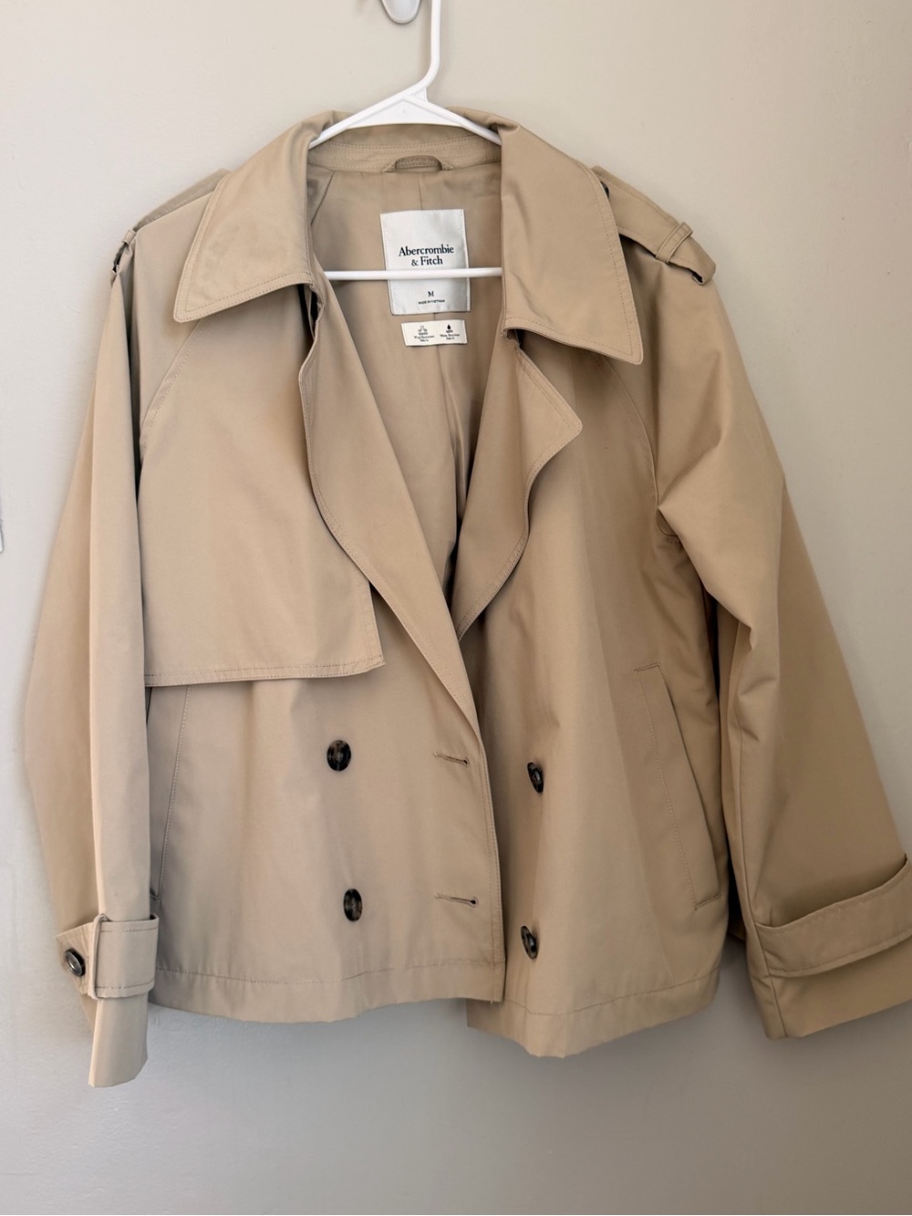 Abercrombie & Fitch Cropped Trench Coat in Tan - Picture 2 of 3